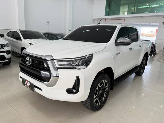 TOYOTA HILUX 2.8 D-4D TURBO DIESEL CD SRV 4X4 AUTOMÁTICO